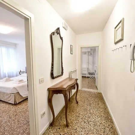 True 2 Bedrooms In The Heart Of Castello Venedig