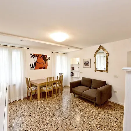 True 2 Bedrooms In The Heart Of Castello Venedig