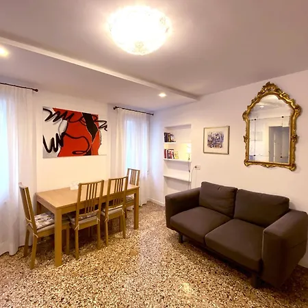 True 2 Bedrooms In The Heart Of Castello Apartment