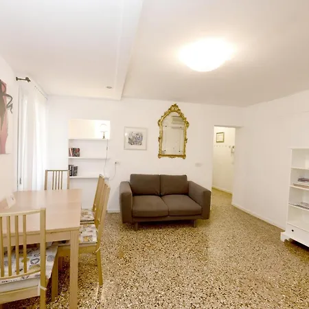 True 2 Bedrooms In The Heart Of Castello