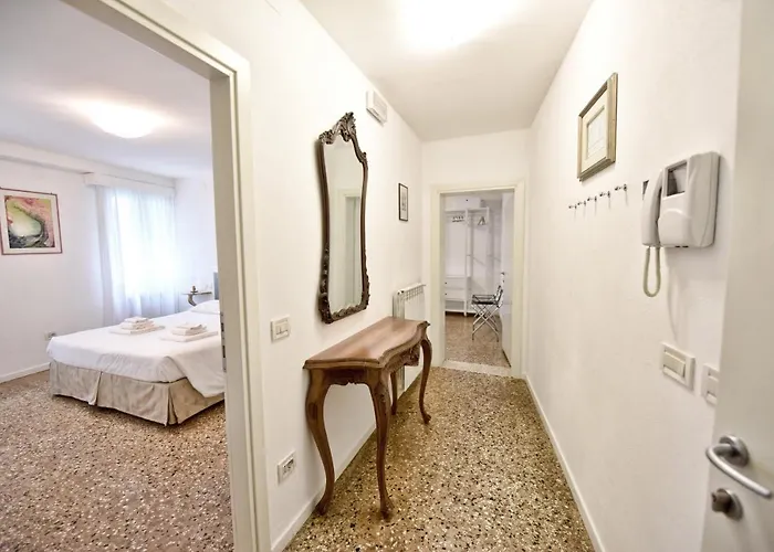 Castello Heart 2br Walk To San Marco & Biennale Velence