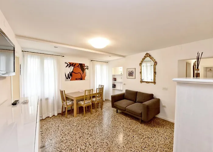 Castello Heart 2br Walk To San Marco & Biennale Velence