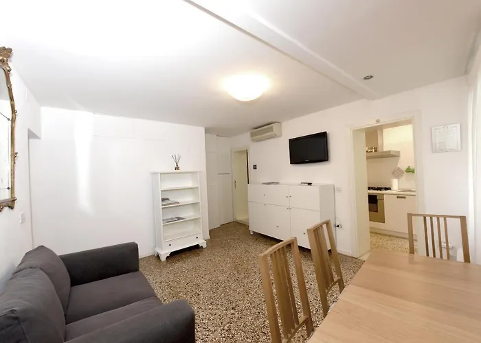 Apartman Castello Heart 2br Walk To San Marco & Biennale *